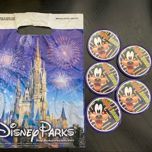 5 Goofy’s Kitchen pins and Disney Parks bag
